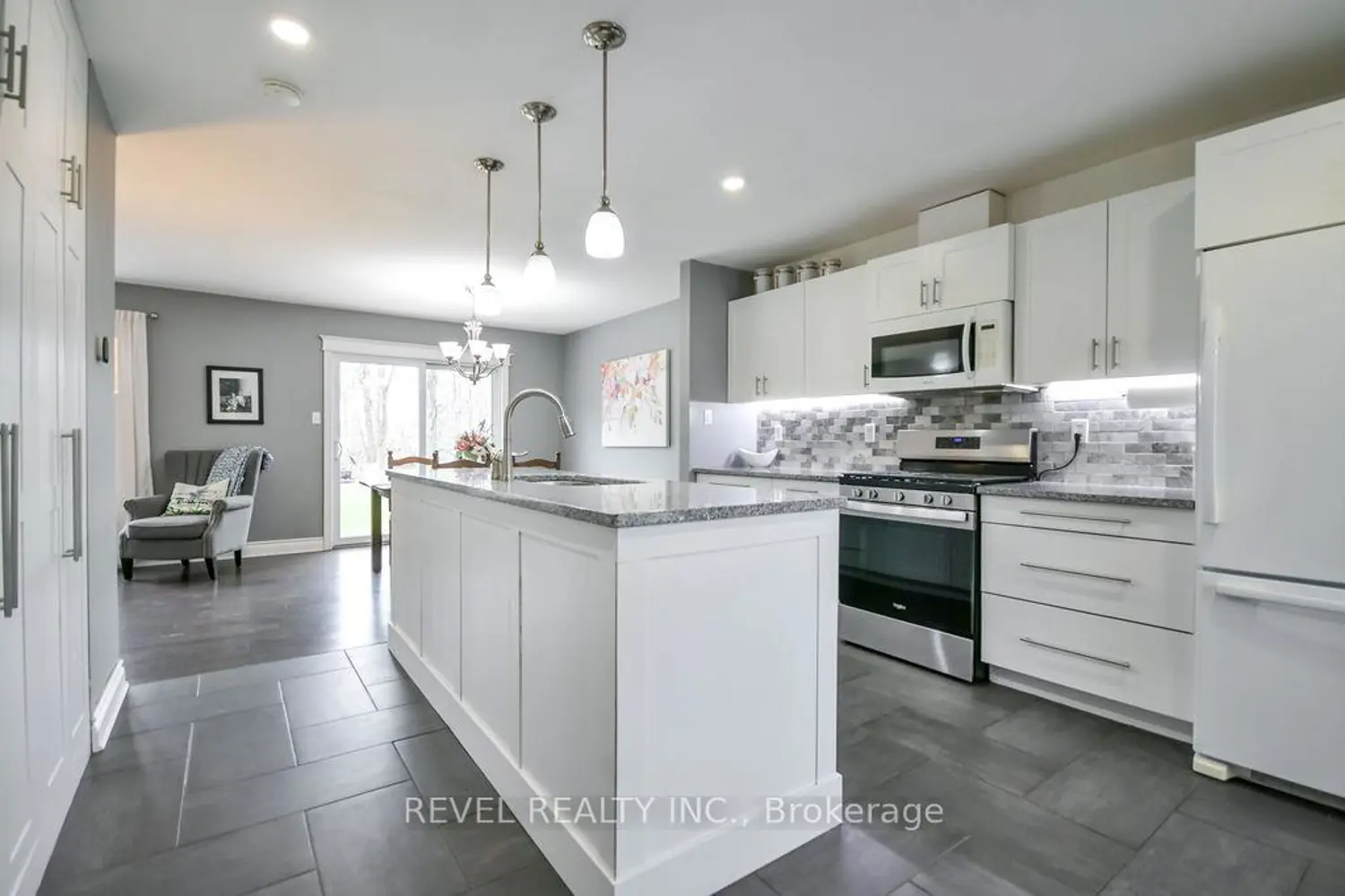 16 Sumac Crescent photo 5
