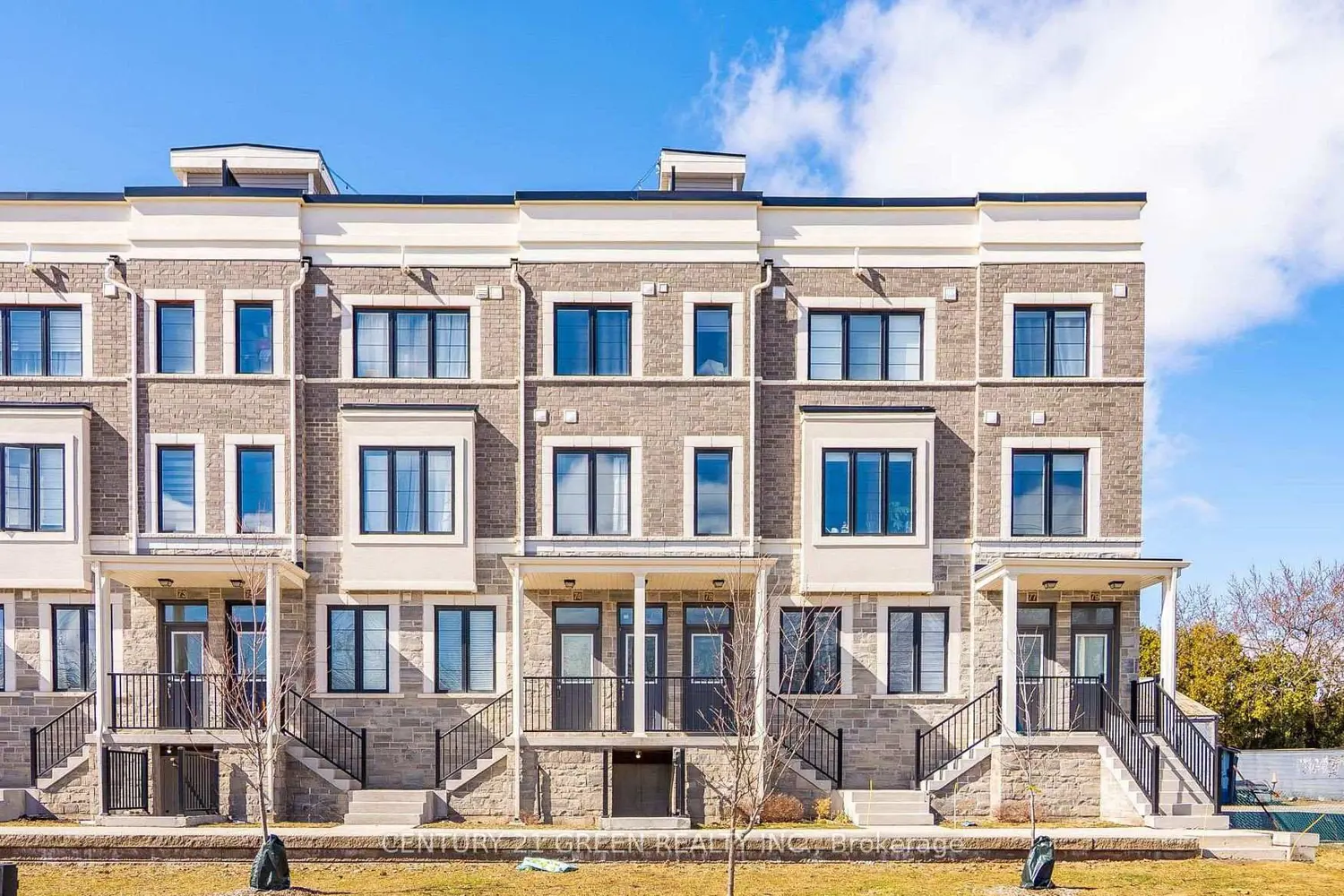 383 Dundas Street 76