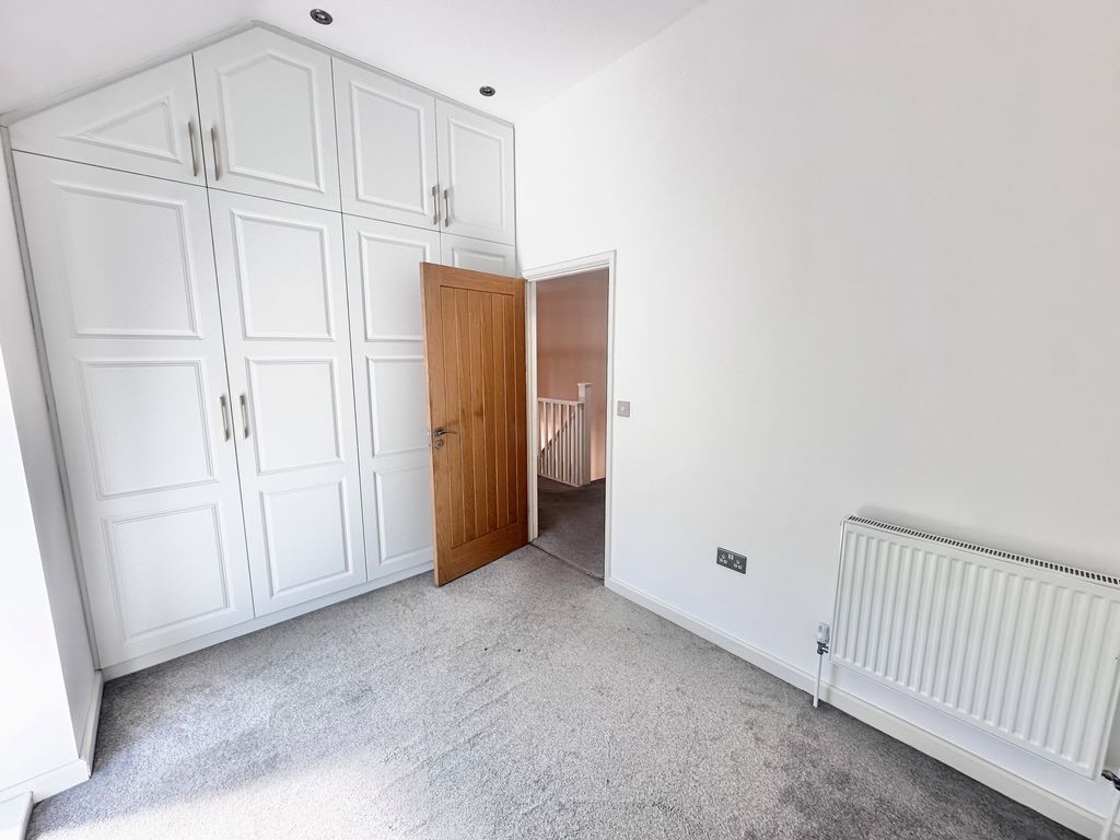 Additional image 16 of 4 bed detached house to rentBuntingbridge Road, Ilford IG2