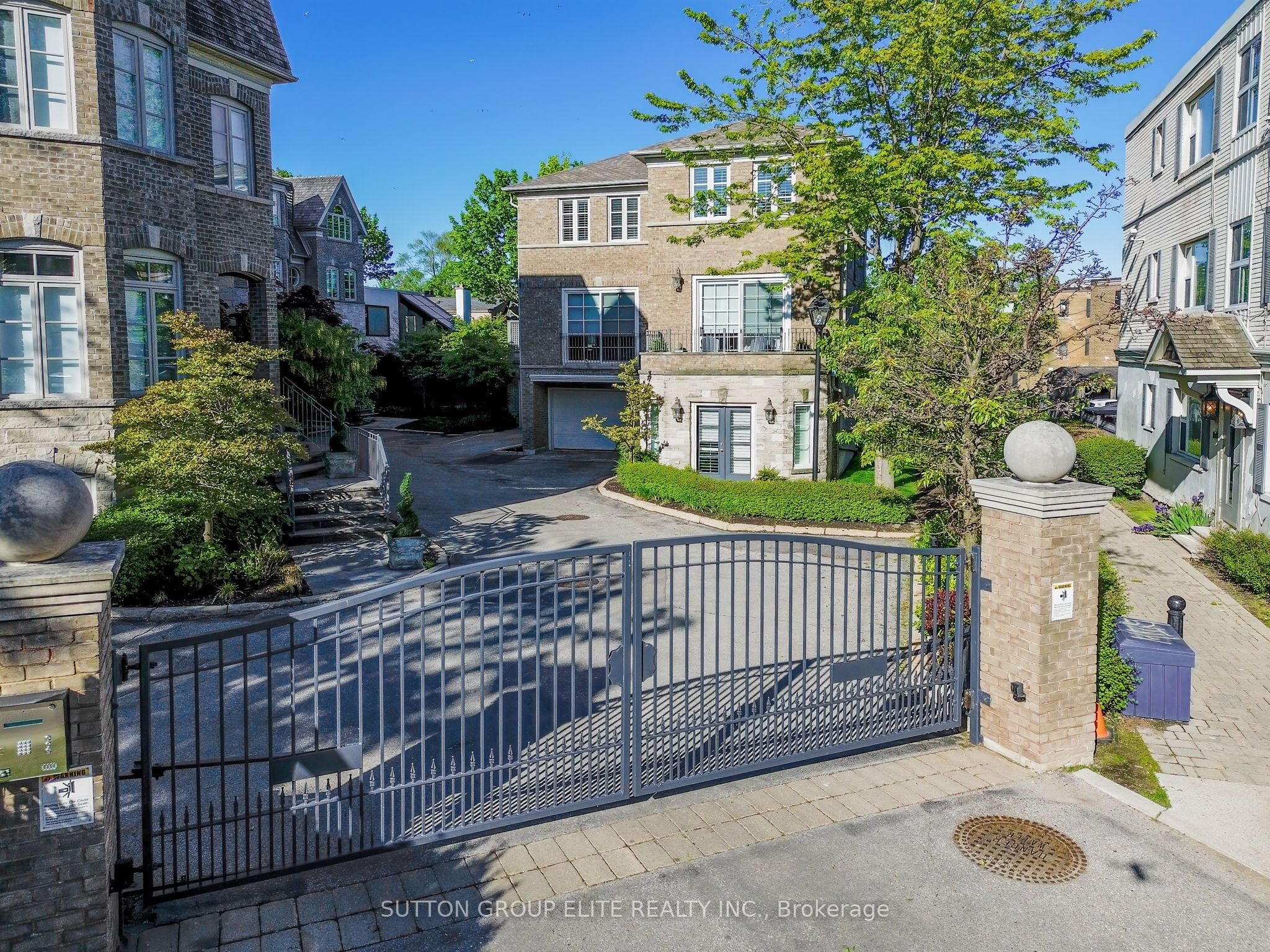16 Nautical Lane, Toronto, ON, M8V 4E7