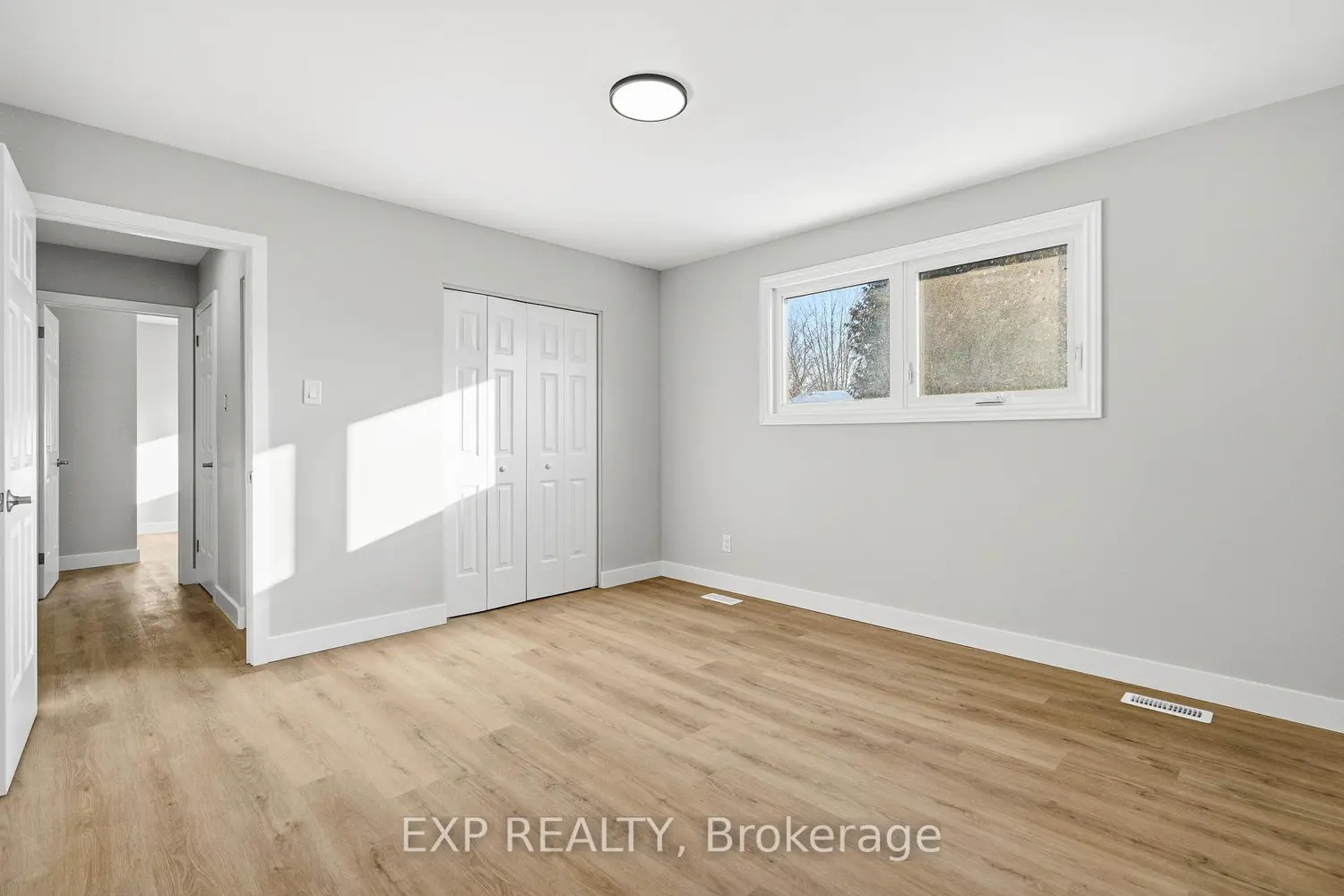 2158 Fillmore Crescent photo 3