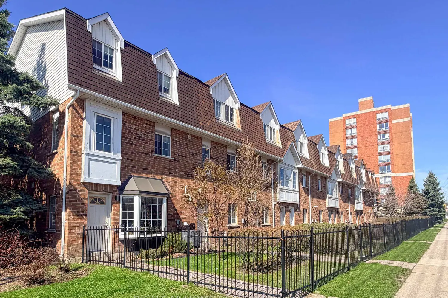1525 South Parade Court 28