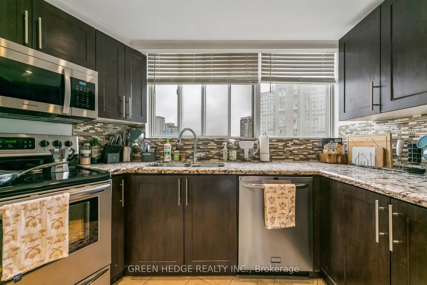 Additional image 9 of 3700 Kaneff Crescent 2102