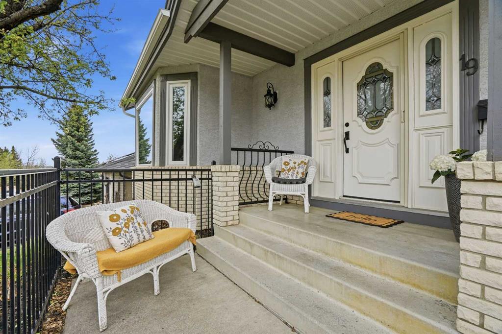 Additional image 3 of 19 Hawkside Close NW, Calgary, AB, T3G 3K3