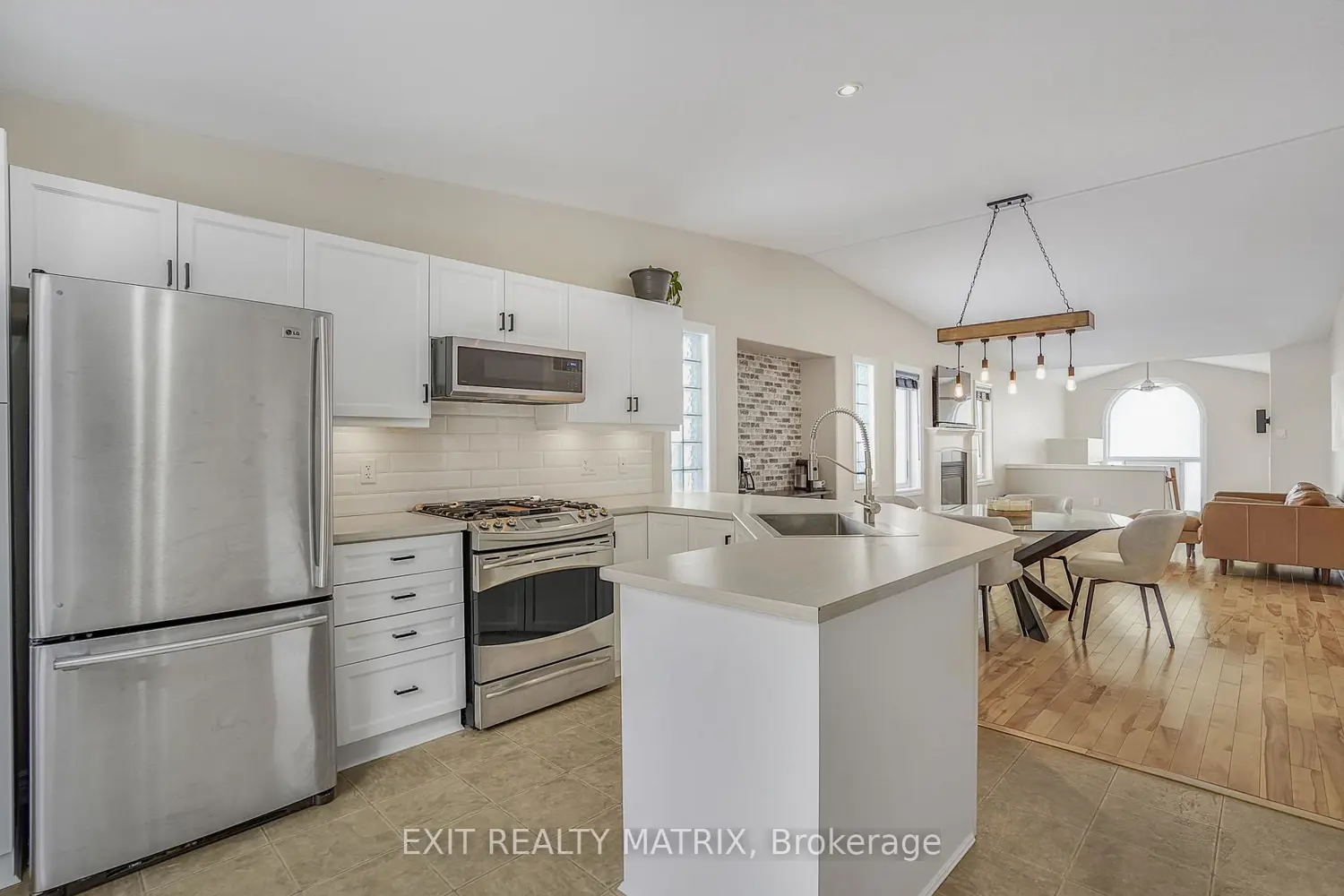 Additional image 9 of 403 Centenaire Street