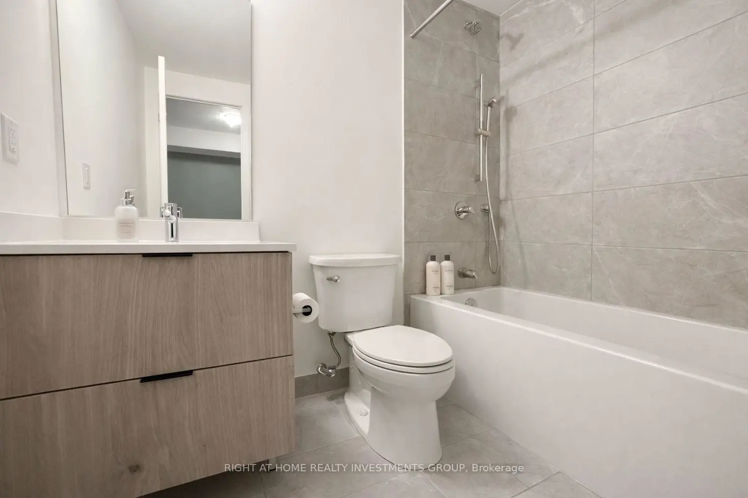 Additional image 10 of 5 Steckley House Lane 714