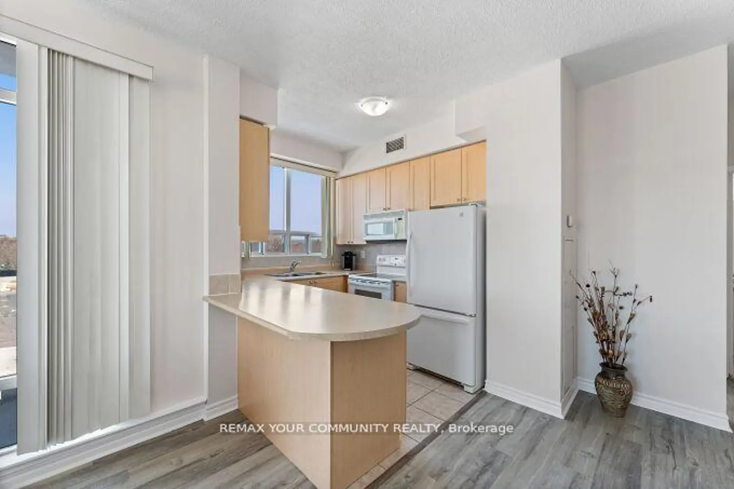 Additional image 7 of 11121 Yonge Street 519