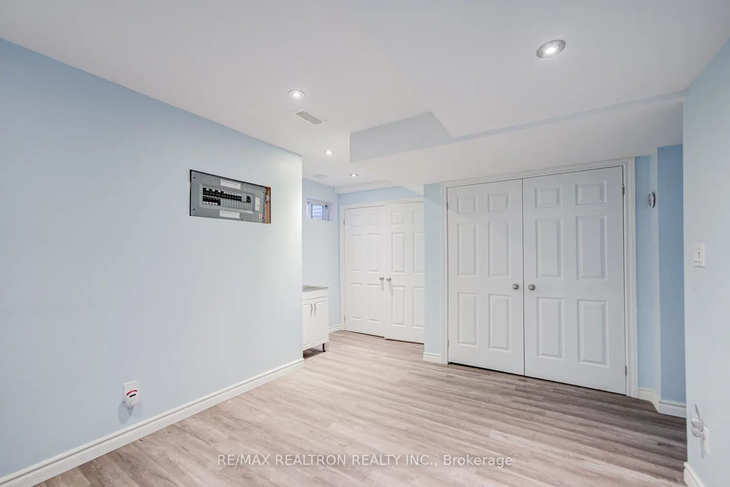 Additional image 15 of 1180 Mississauga Valley Boulevard 14