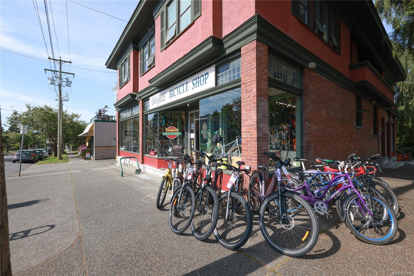 Additional image 2 of 390 Moss Street, Victoria, BC, V8V 4N1