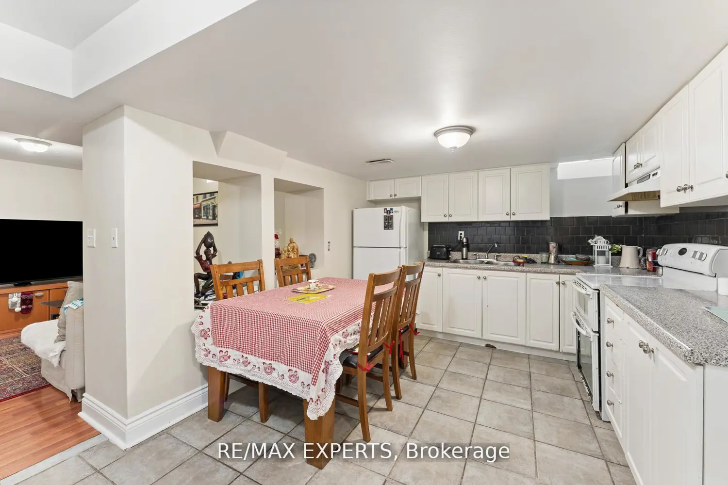 Additional image 13 of 19 Maximillian Street