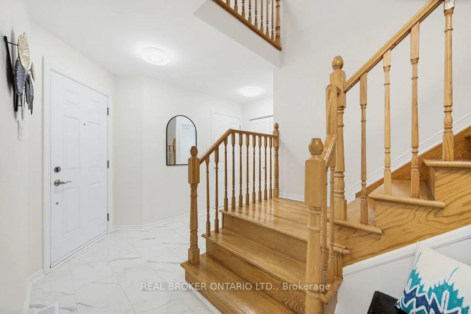 993 Sheenboro Crescent photo 2
