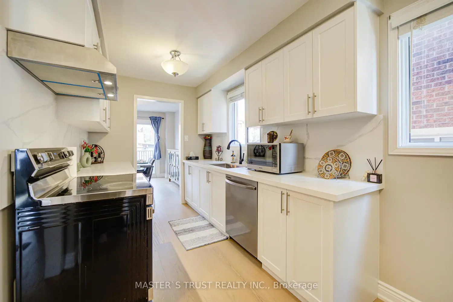 Additional image 5 of 1017 Lucerne Crescent