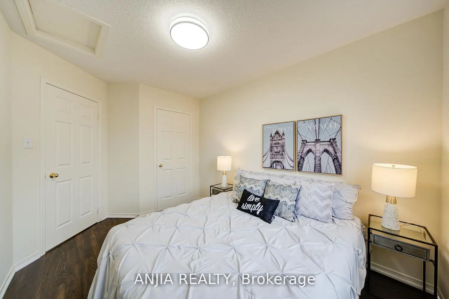 Additional image 15 of 1124 Bur Oak Avenue