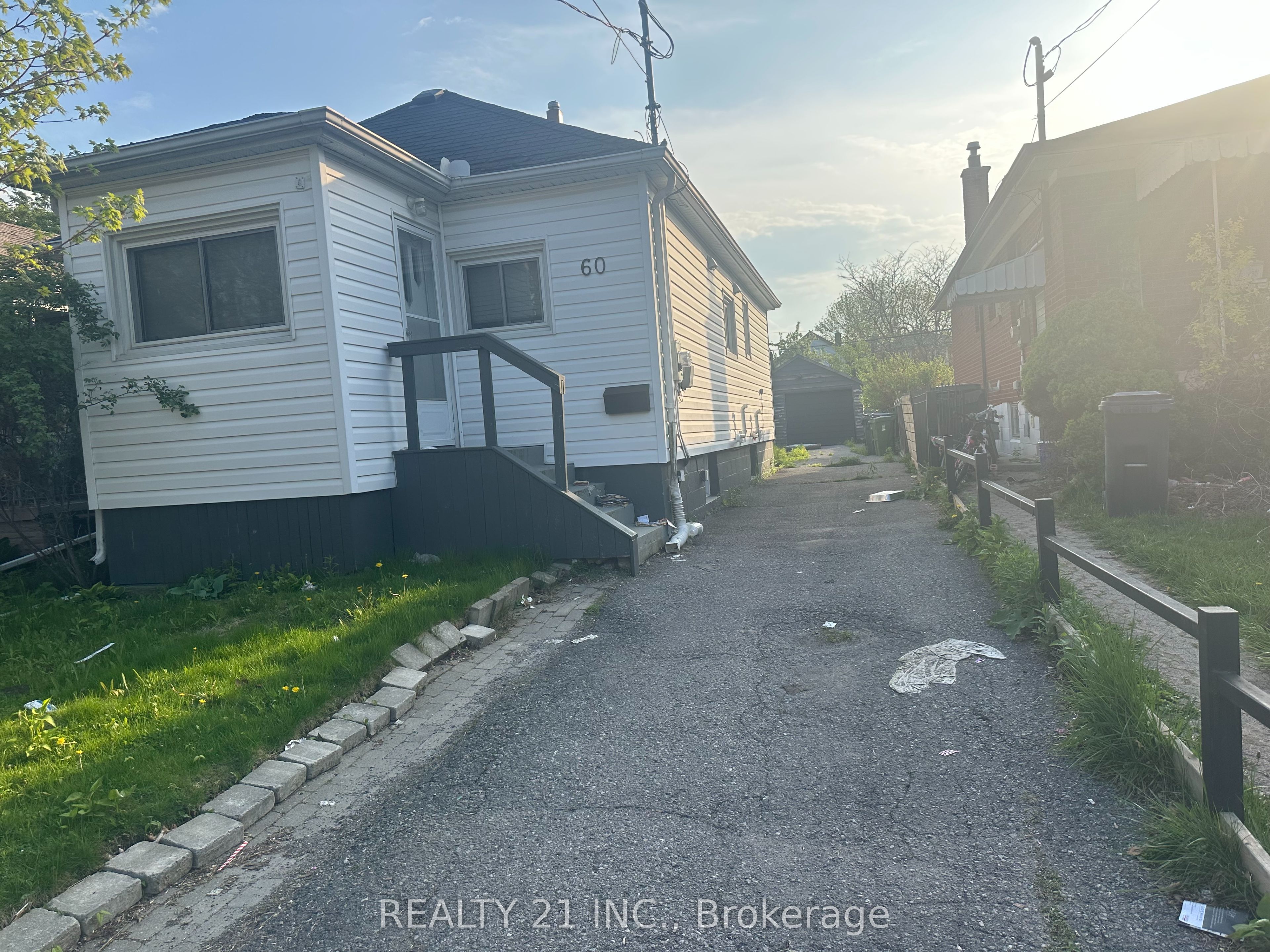 Additional image 2 of (Main)-60 Phillip Avenue, Toronto, ON, M1N 3R2