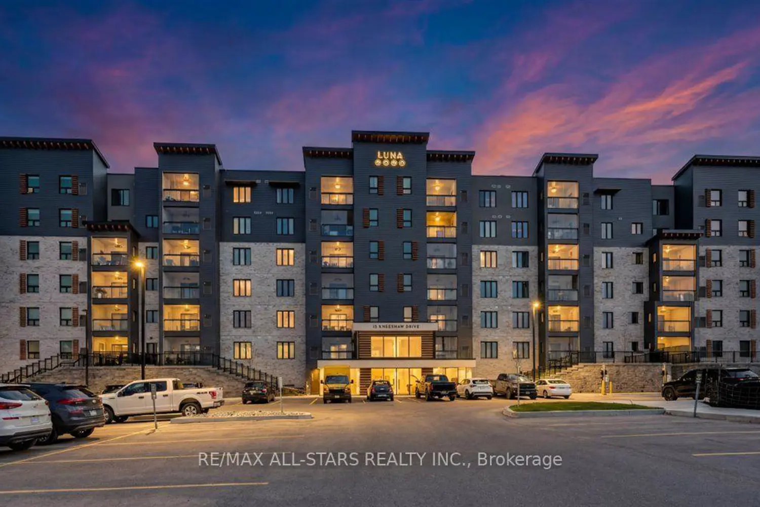 15 Kneeshaw Drive 407