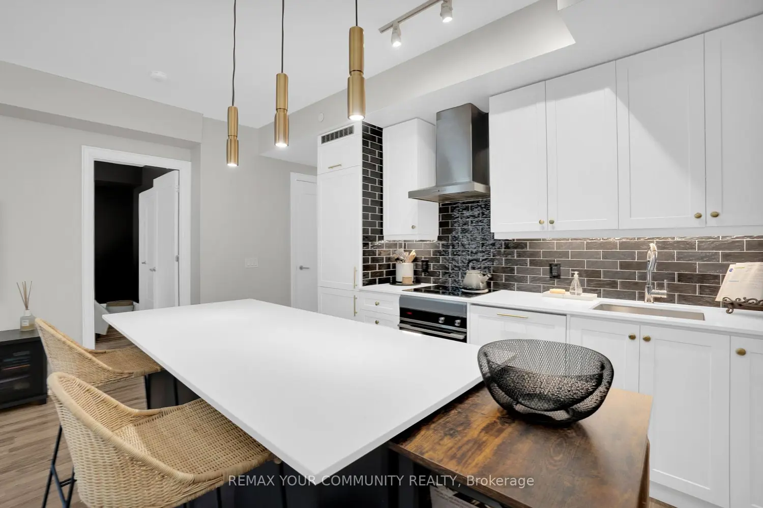 Additional image 5 of 9085 Jane Street 523