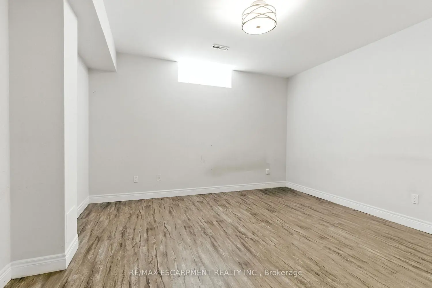 Additional image 17 of 43 Riesling Court