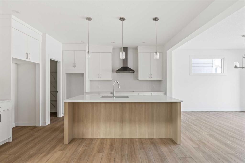 Additional image 5 of 486 Lucas Way NW, Calgary, AB, T3P 2E7