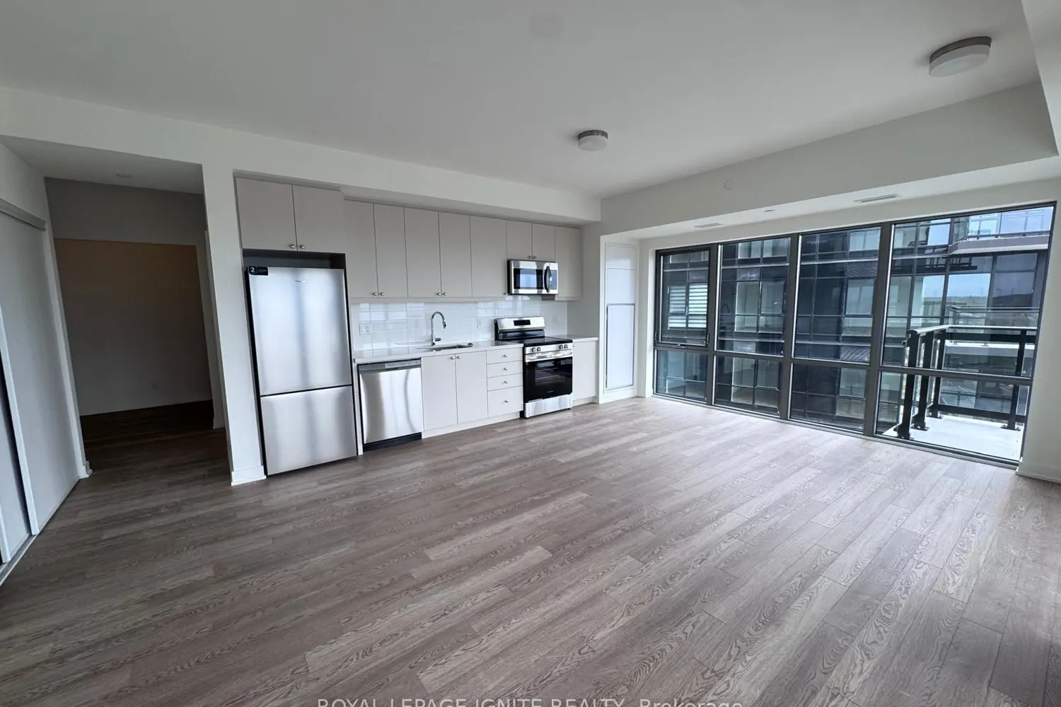51 Clarington Boulevard 1124 photo 4