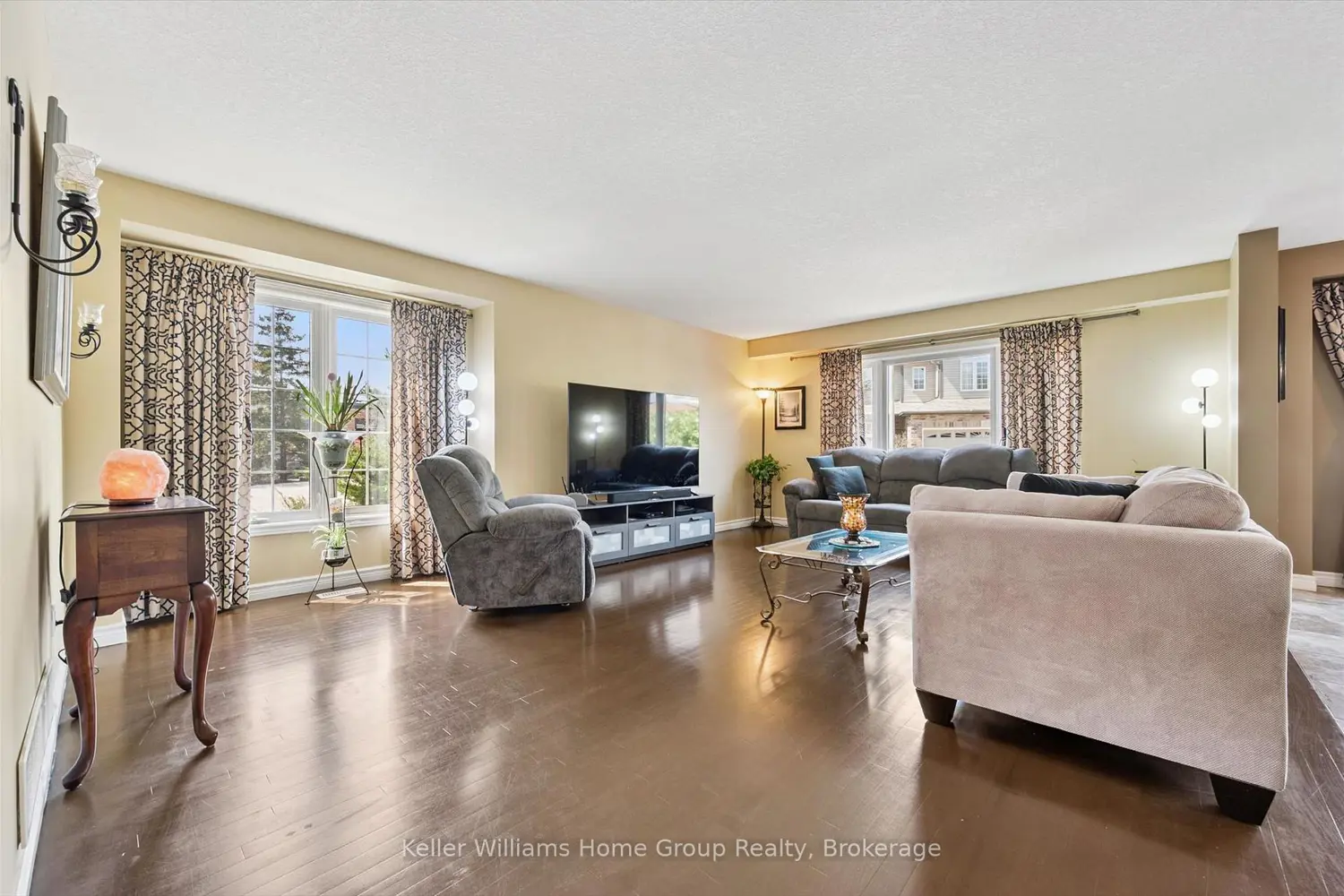 24 Lowes Road 16 photo 3