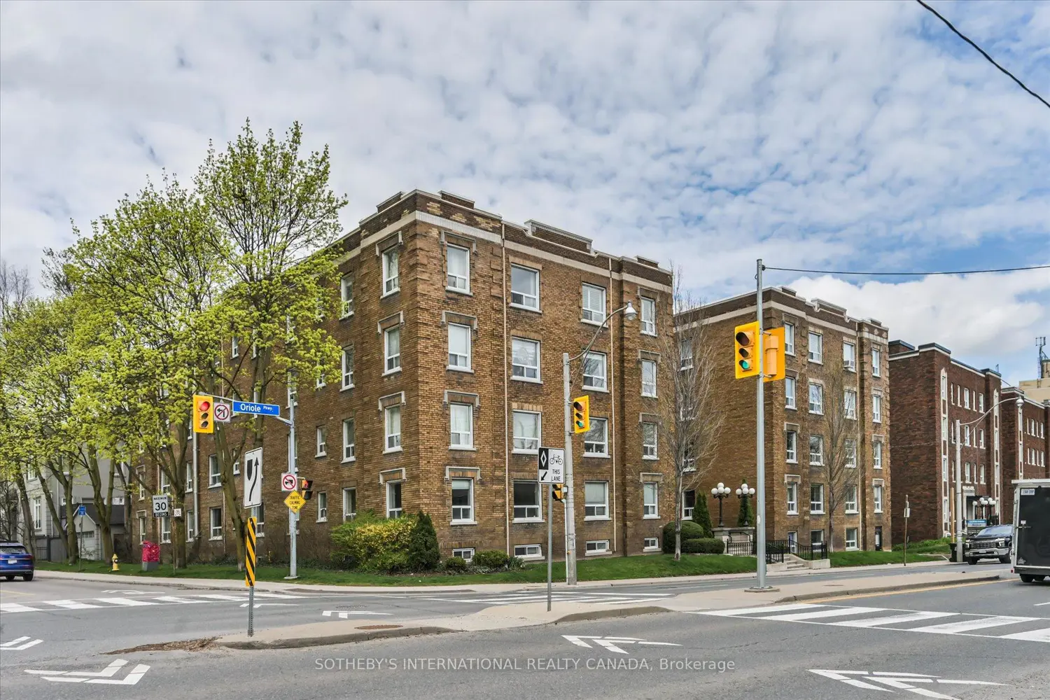 Additional image 17 of 100 Oriole Parkway 106