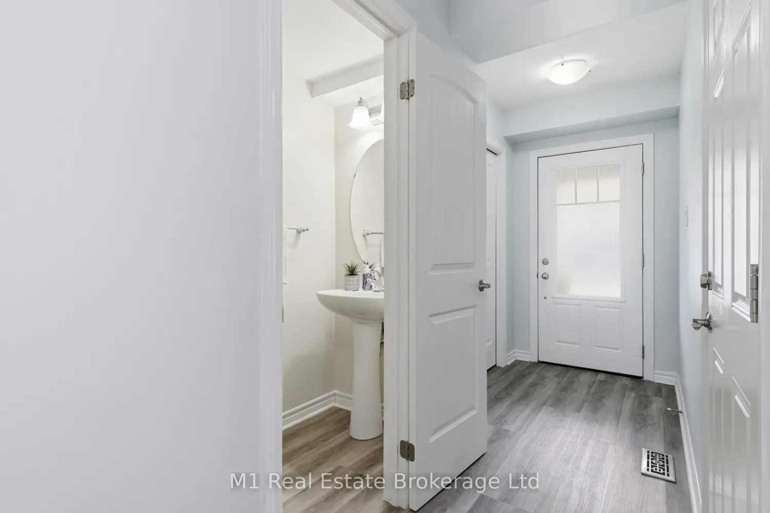75 Arlington Crescent photo 4
