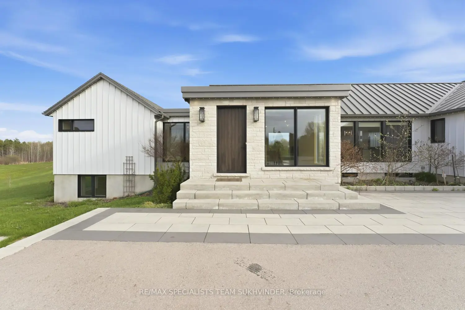 1270 15Th Side Road photo 5