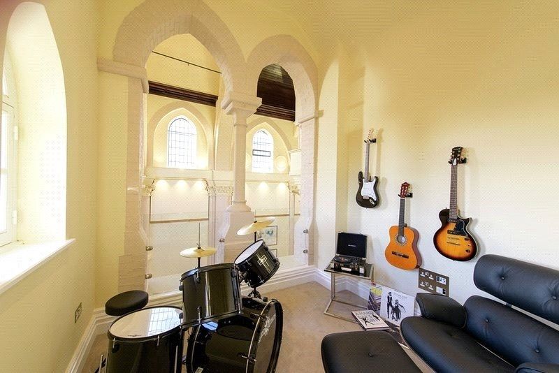 Additional image 14 of 4 bed detached house to rentHolborn Close, London NW7