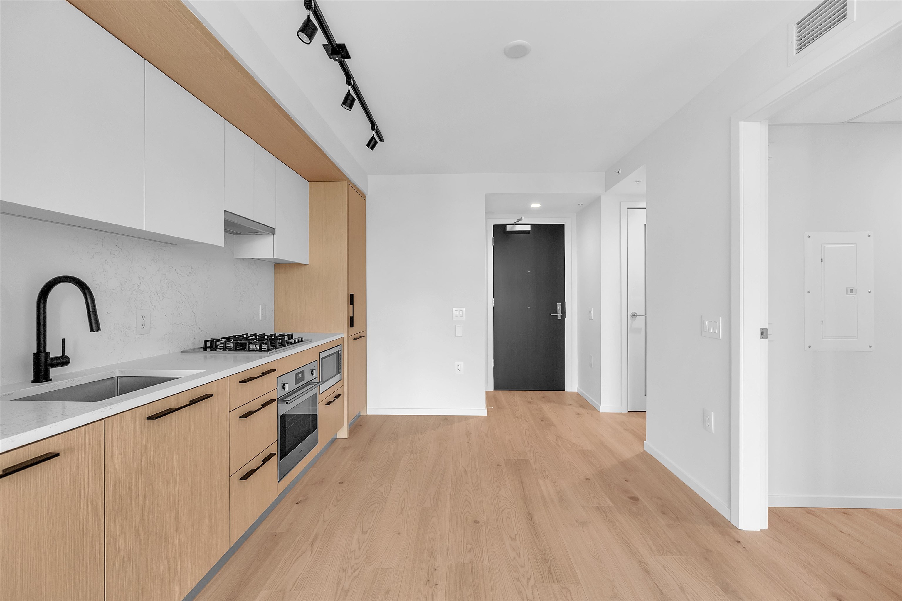 Additional image 4 of 7XX-2729 Kingsway , Vancouver, BC, V5R 0M6