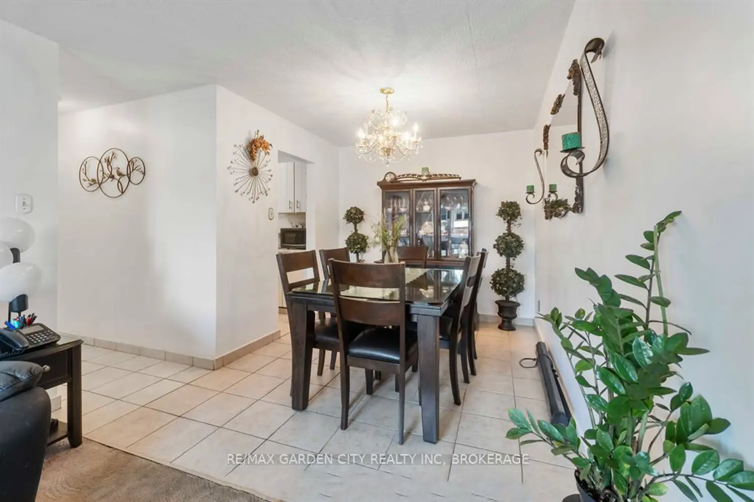 Additional image 13 of 4692 Crysler Avenue 202