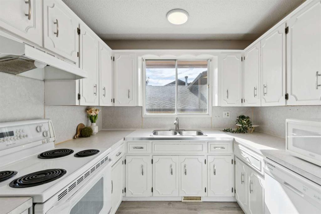 Additional image 6 of 1121 Berkley Drive NW, Calgary, AB, T3K 1S6