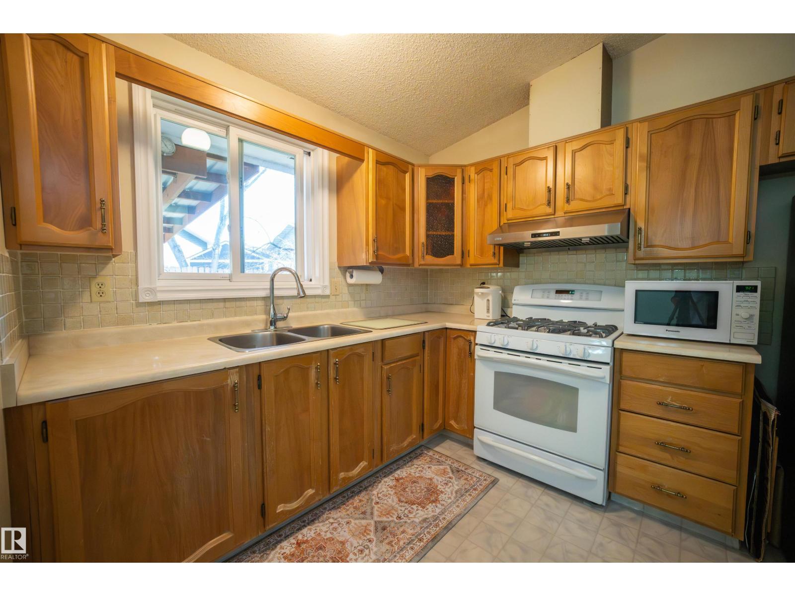 Additional image 5 of 4724 38b Avenue NW, Edmonton, AB, T6L5B9