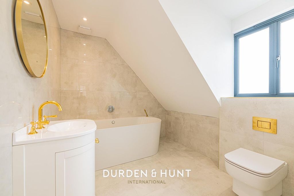 Additional image 23 of 4 bed detached house to rentMott Street, Loughton IG10