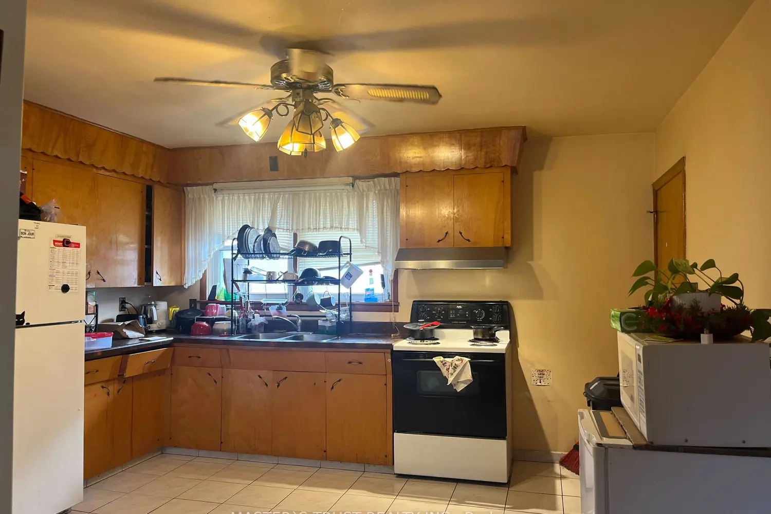 Additional image 9 of 5568 Drummond Road