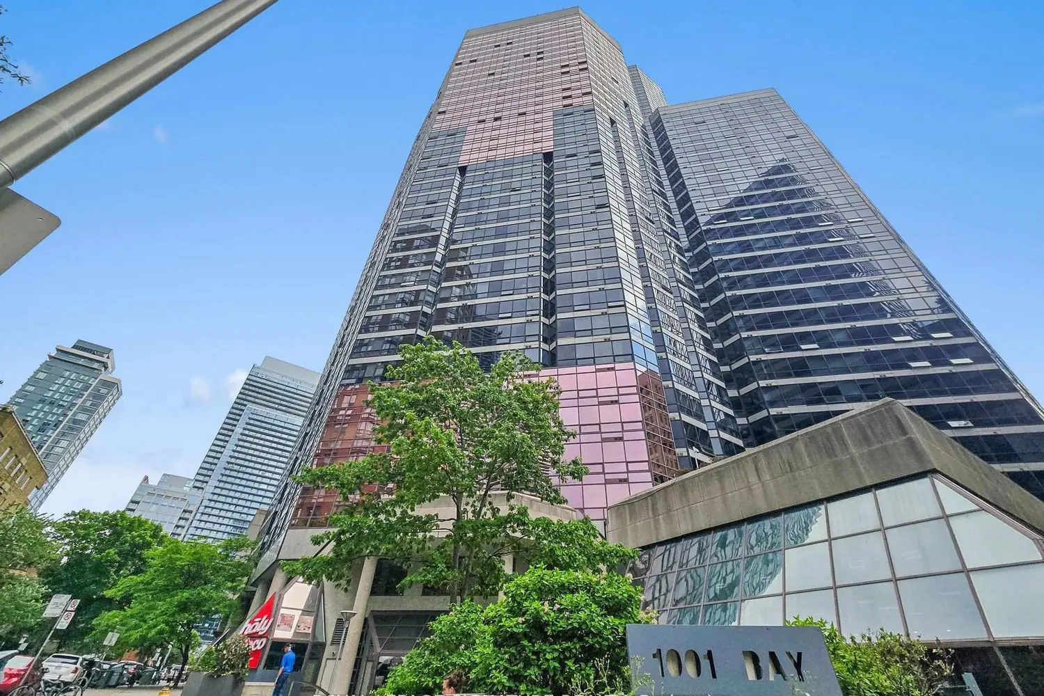 1001 Bay Street 403