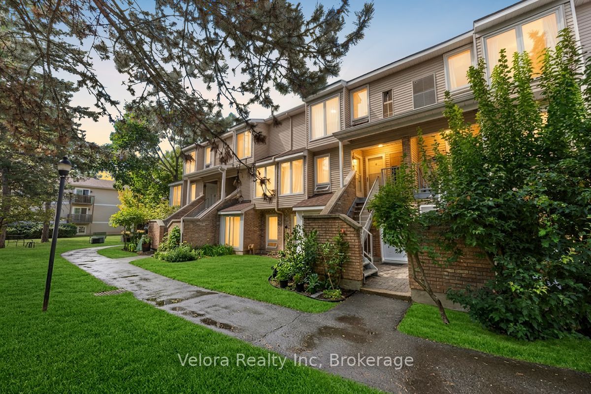 8A Shehyn Lane, Ottawa, ON, K2G 4Y3