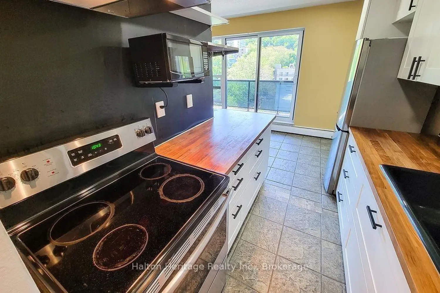 Additional image 16 of 81 Charlton Avenue 905