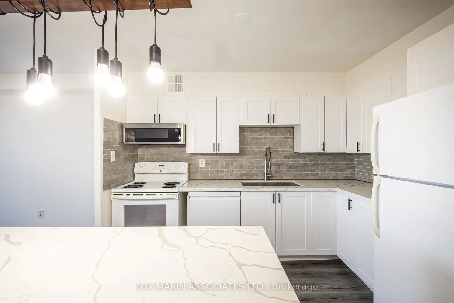 Additional image 2 of 20 Edgecliff Golfway 312