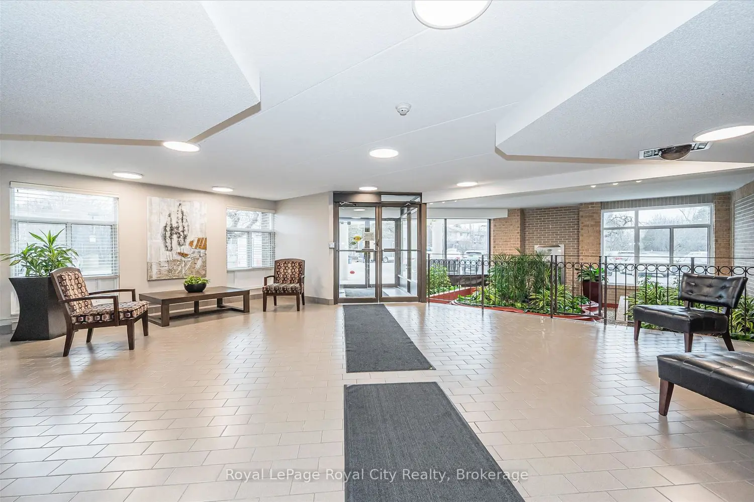 8 Christopher Court 507 photo 3