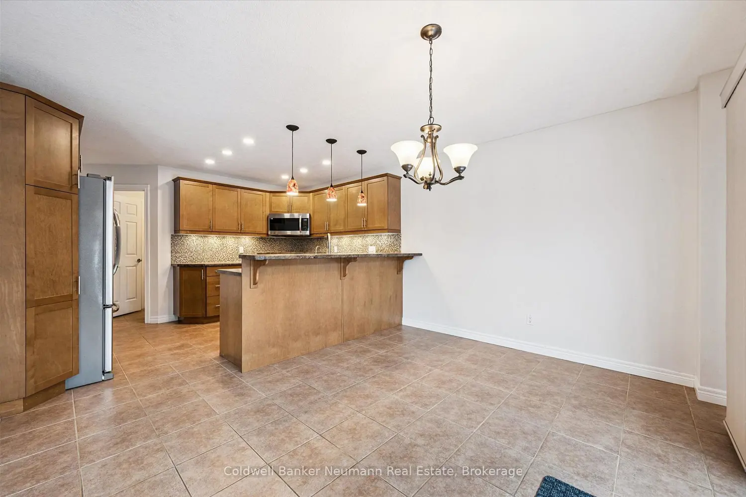 176 Colonial Drive photo 2