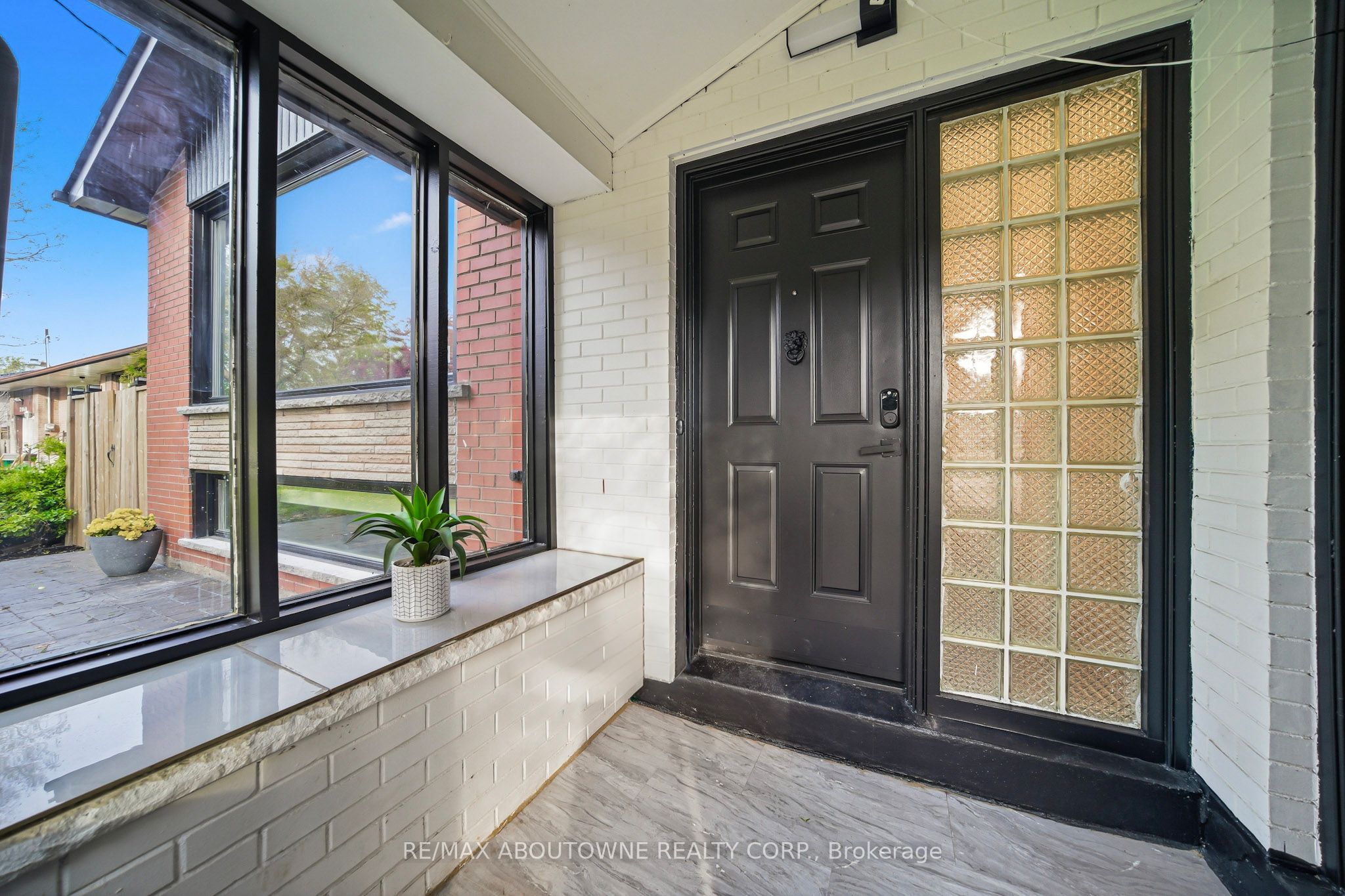 Additional image 3 of 2066 Rebecca Street, Oakville, ON, L6L 2A2