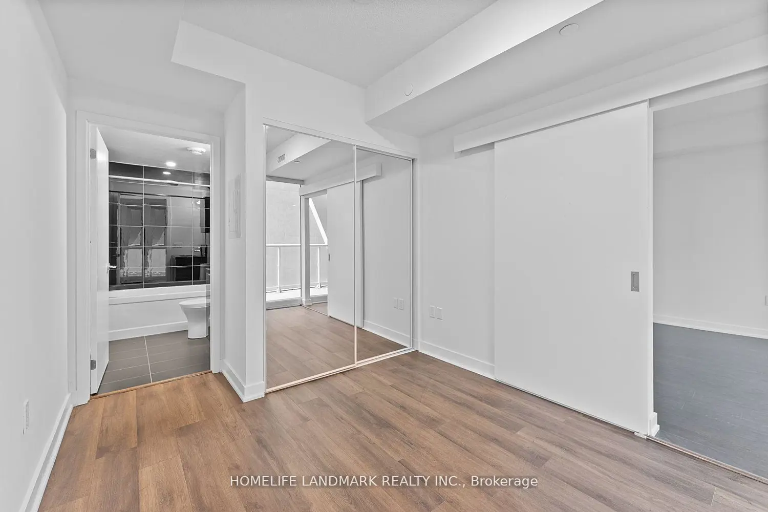 Additional image 8 of 230 Simcoe Street 1129