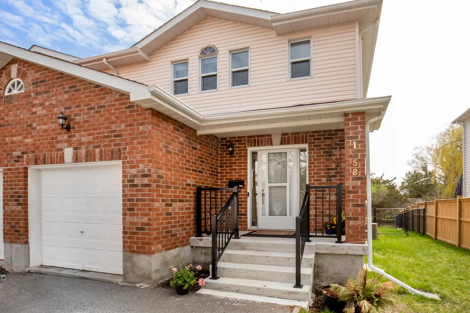 1258 Brackenwood Crescent