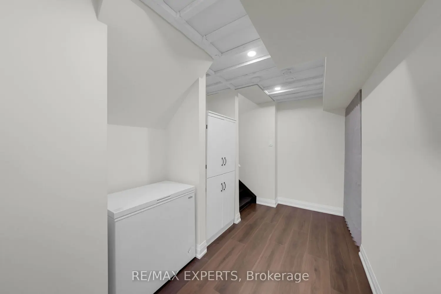 Additional image 16 of 17 Stych Street