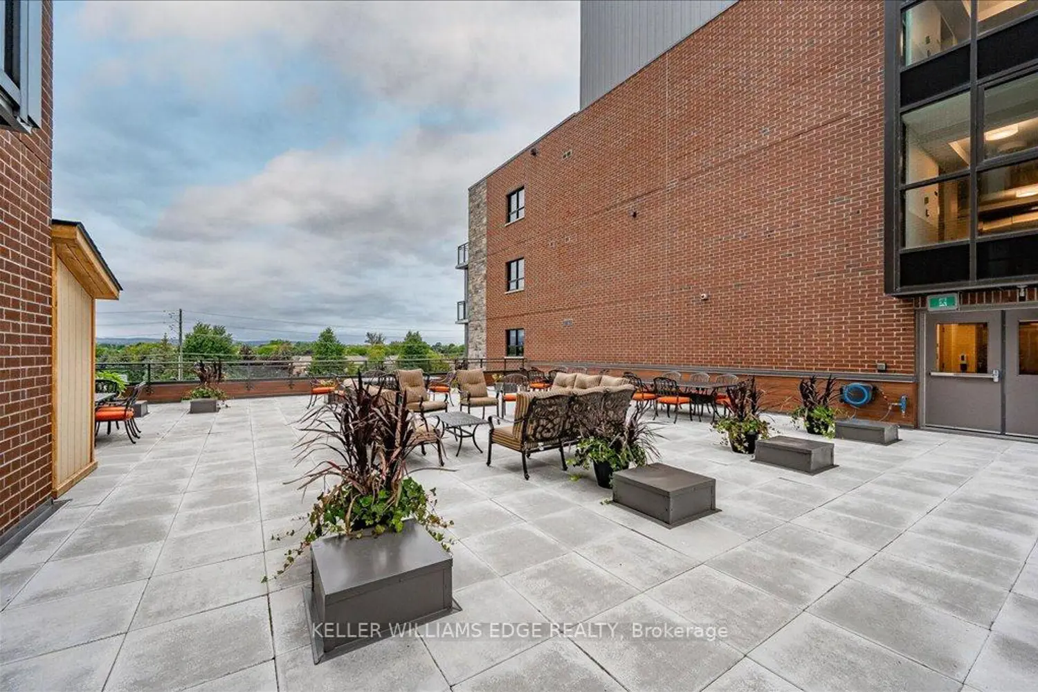 Additional image 17 of 3290 New Street 607