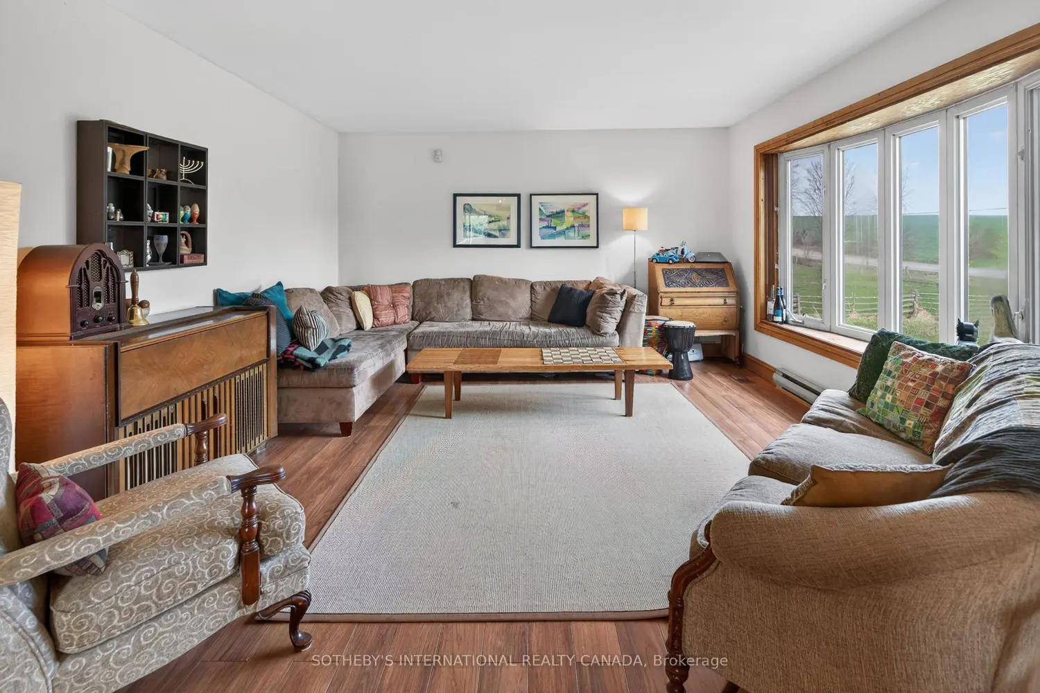 327 Vansickle Road photo 2