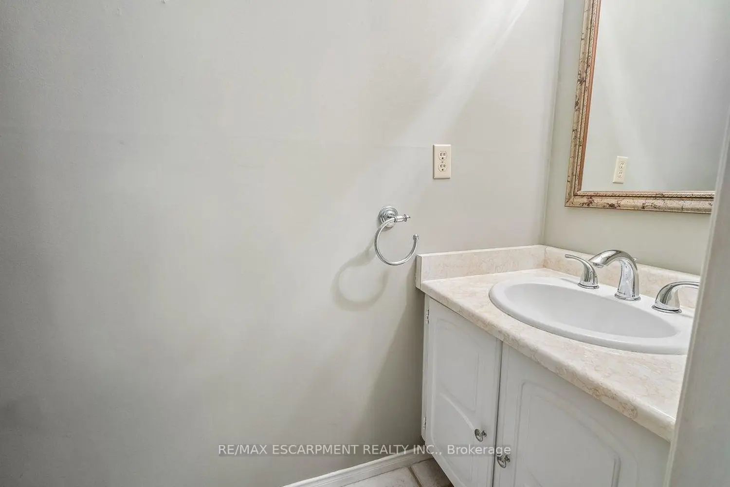 Additional image 10 of 5255 Lakeshore Road 30