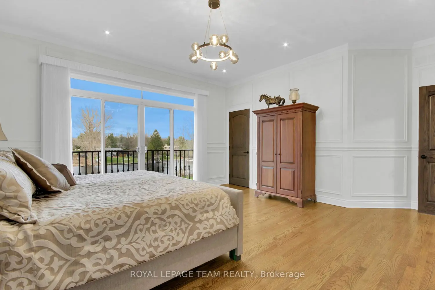 5591 Manotick Main Street photo 3