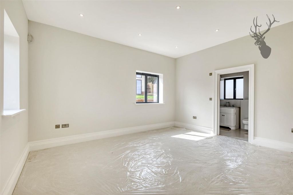 Additional image 24 of 4 bed detached house to rentMott Street, Loughton IG10