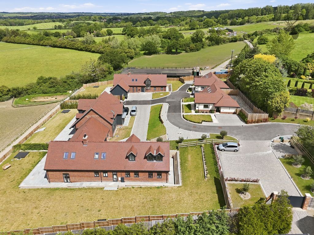 Additional image 39 of 4 bed detached house to rentMott Street, Loughton IG10